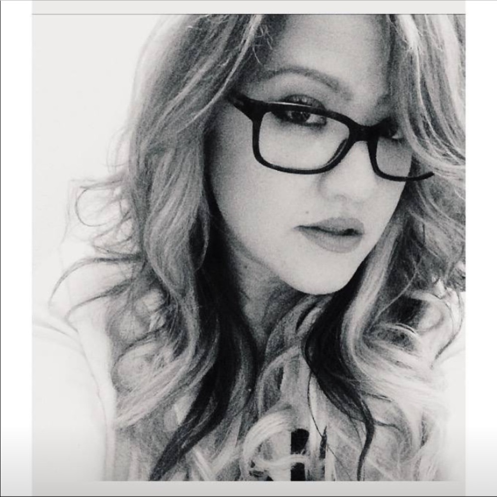 Meet your Posher, Monique